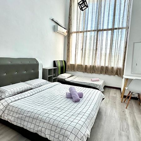 Springfield 3-Storey Cheerful Townhouse #Yoyo Homestay Сандакан Екстер'єр фото