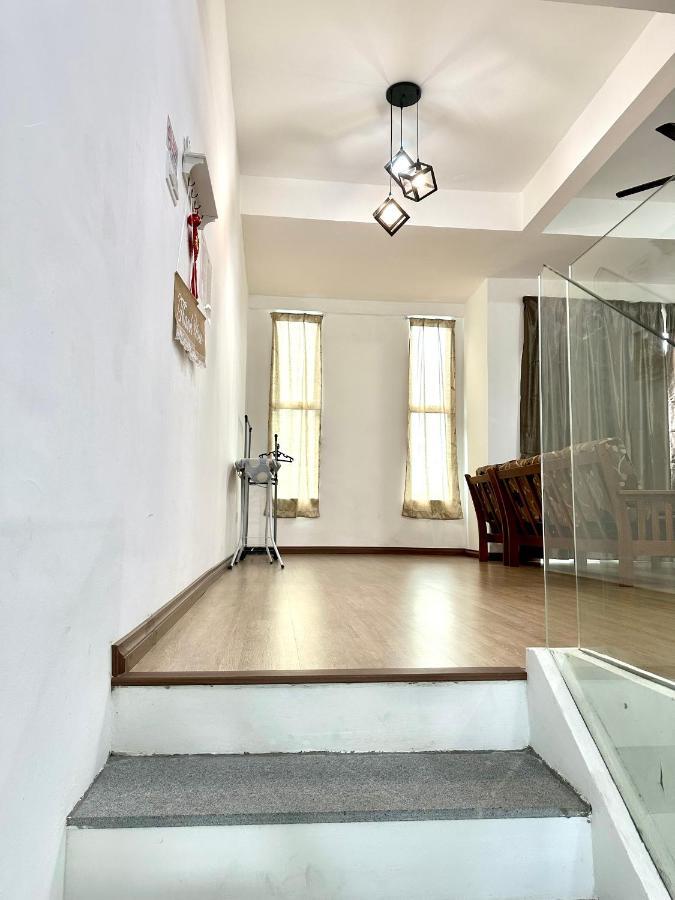Springfield 3-Storey Cheerful Townhouse #Yoyo Homestay Сандакан Екстер'єр фото